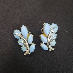 Vintage Star‎ Gold Tone Leaf Baby Blue Periwinkle Clip On Earrings